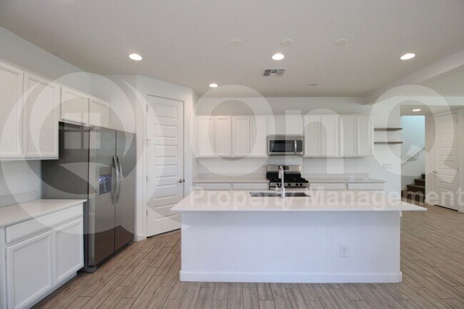 Building Photo - 2438 E Warbler Rd