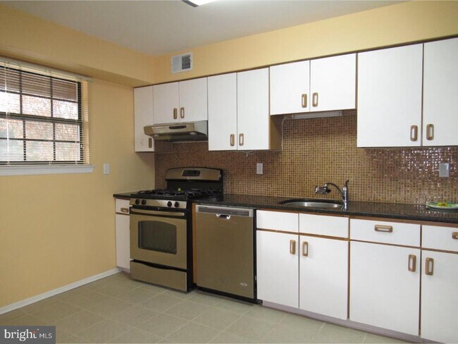 Building Photo - 30 Adele Ct
