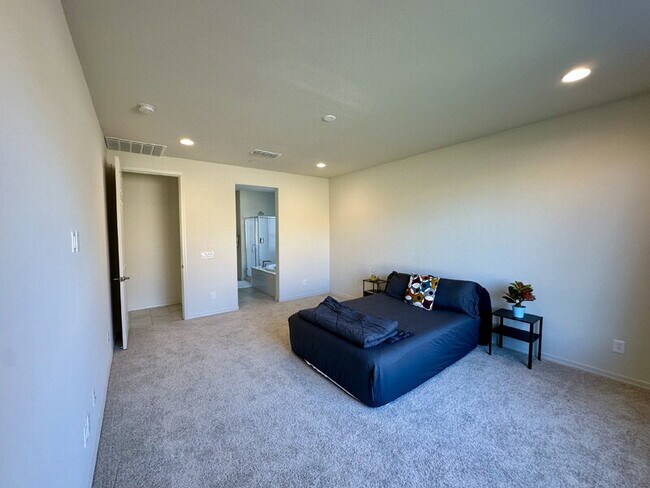 Building Photo - 13726 W Whisper Rock Trail