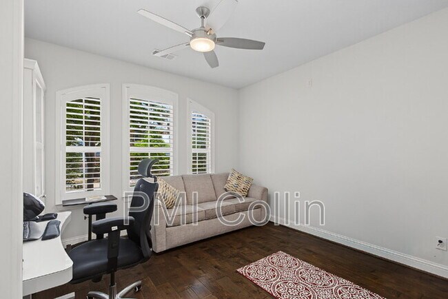 Building Photo - 8701 Fairway Ln