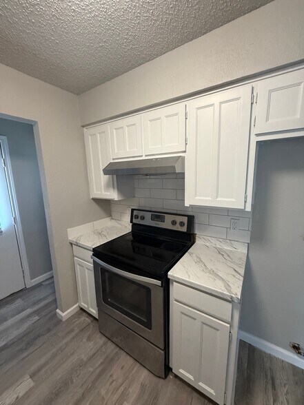 Building Photo - 1411 Lackey Ct