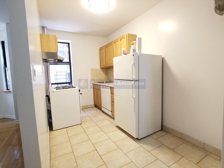 Building Photo - 715 W 172nd St