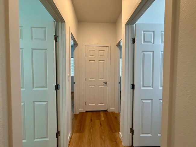 Building Photo - 4 BED, 2.5 BATH, 2 CAR-GARAGE, TWO-STORY, SINGLE FAMILY HOME FOR RENT w/ COMMUNITY POOL & SPA