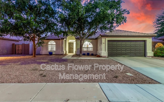 Building Photo - 691 W Fairview St