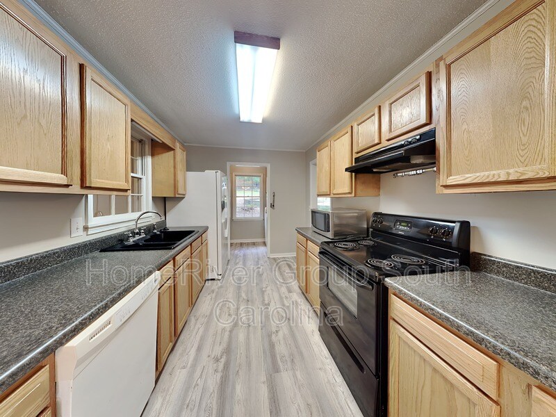 Building Photo - 2380 Spring Valley Dr