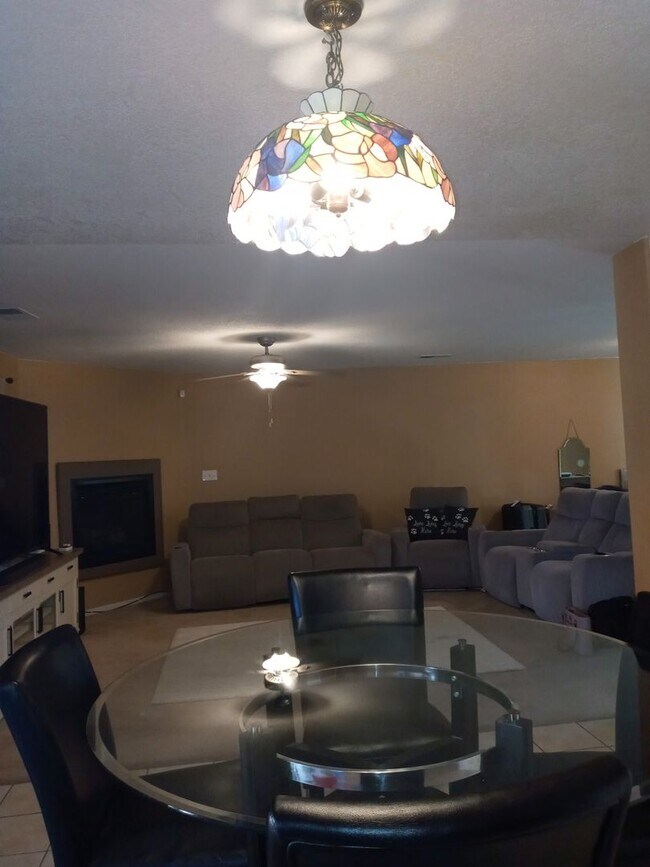 Building Photo - Enchanted Hills