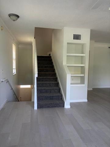 Building Photo - 2050 Alta Meadows Ln