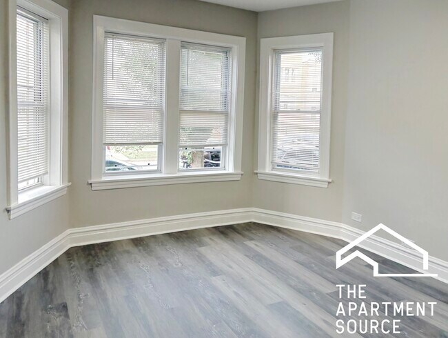 Building Photo - 2937 N Fairfield Ave