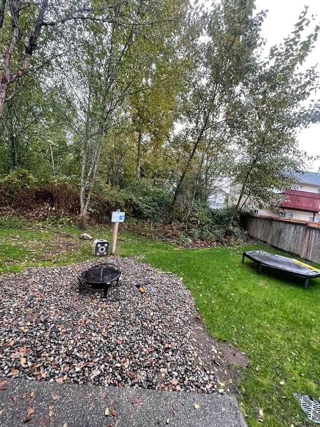 Building Photo - Beautiful 3 Bedroom Plus Den 2.5 Bath Home in Lake Stevens!