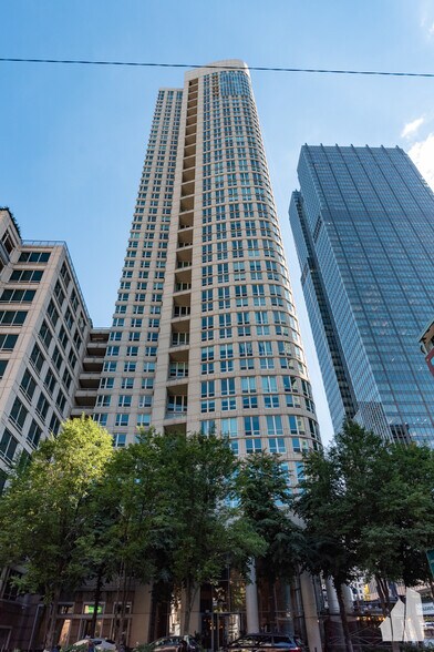 Building Photo - 345 N La Salle Dr