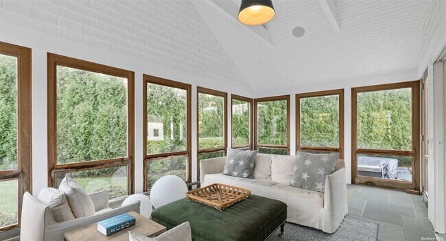 Building Photo - 14 Oak Meadow Ln