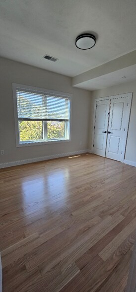 Building Photo - 15 Hadley Pl