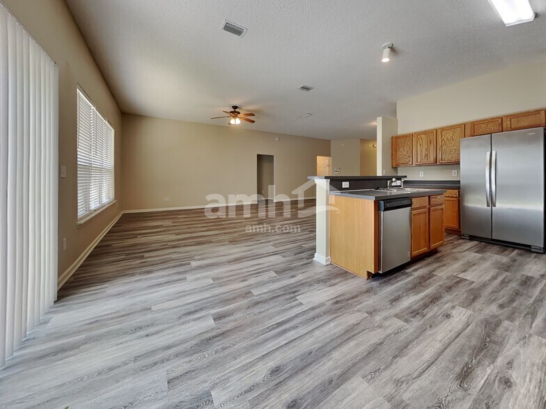 Building Photo - 14015 Fish Eagle Dr E