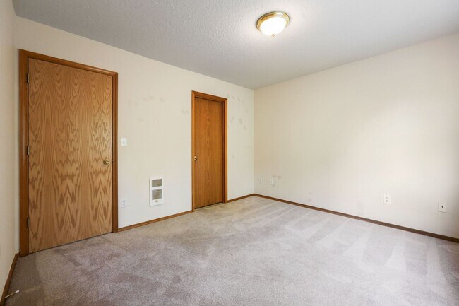 Building Photo - 2829 SE 90th Pl