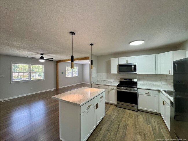 Building Photo - 7605 Jennings Ln