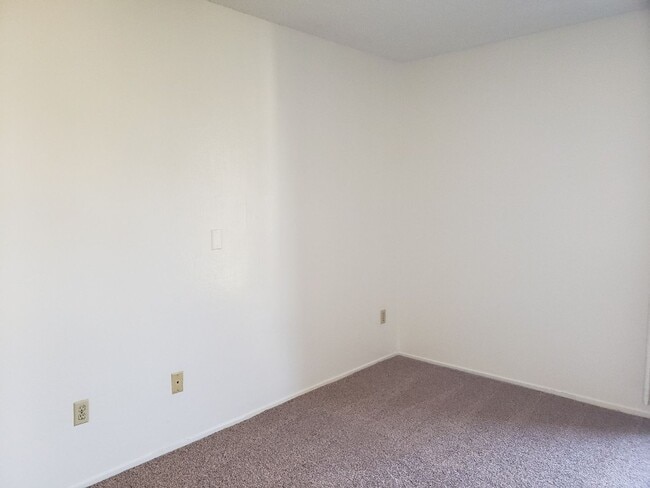 Building Photo - $500 Move In Special!!! 1BD/1BA CONDO AVAI...