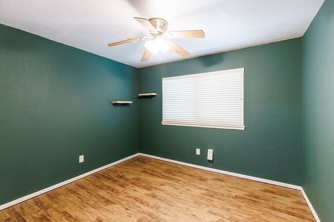 Building Photo - "Spacious 4-Bedroom Haven with 2 Full Baths in Lubbock – Your Perfect Home Awaits!"