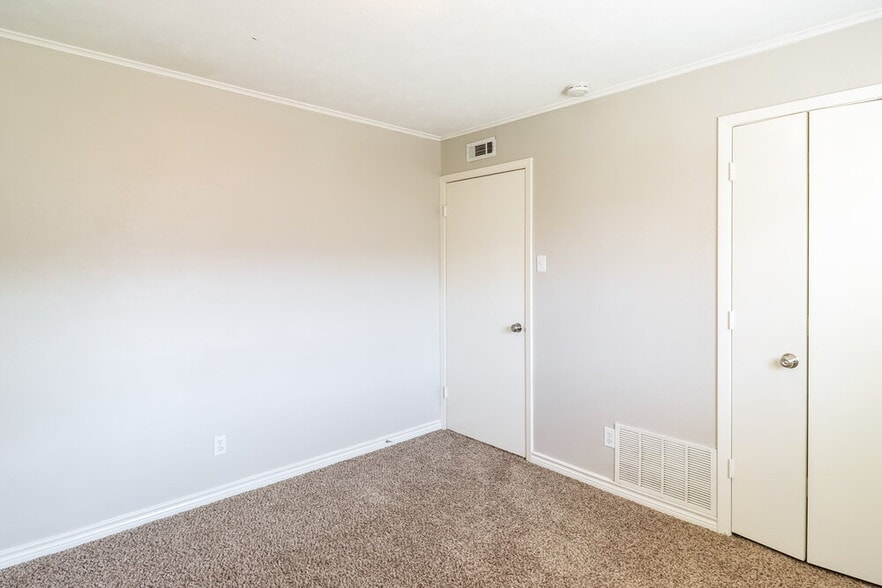 Building Photo - 5065 Pemberton Ln