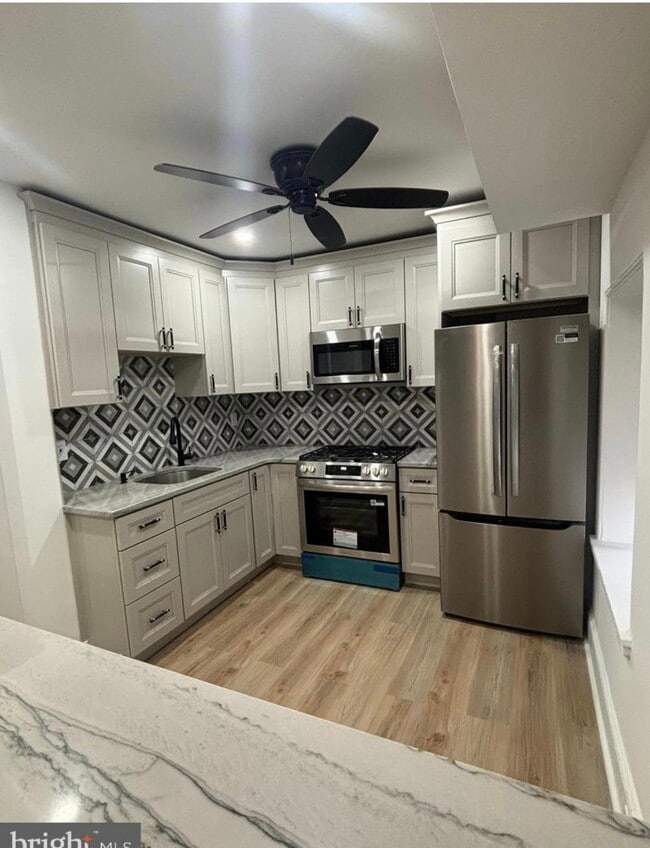 Building Photo - 321 Loney St