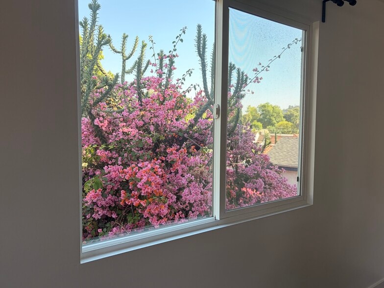 Building Photo - 4912 Mendota Ave