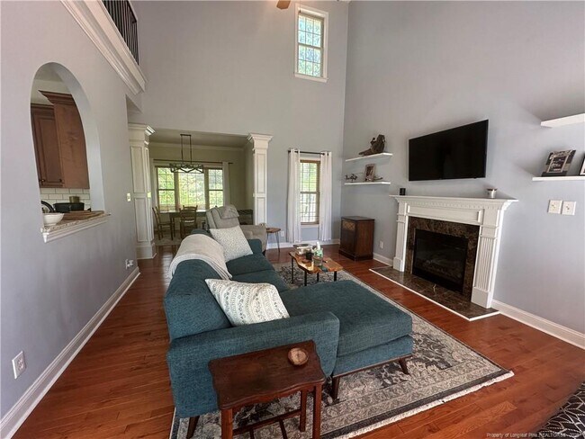 Building Photo - 143 Fairway Ln