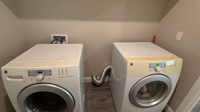 Building Photo - Just Reduced!! 3 Bedroom, 2 Bath located in of Fresno, CA