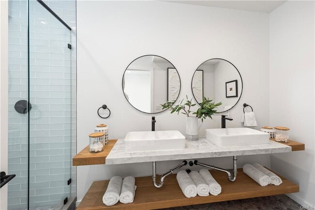 Building Photo - 1176 Nelrose Ave