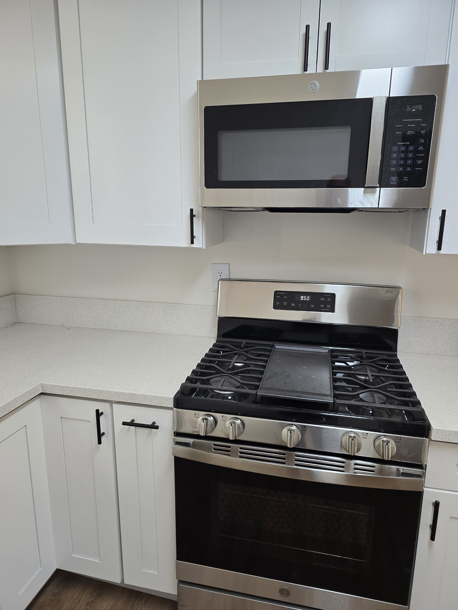 Building Photo - 4527 Esther St