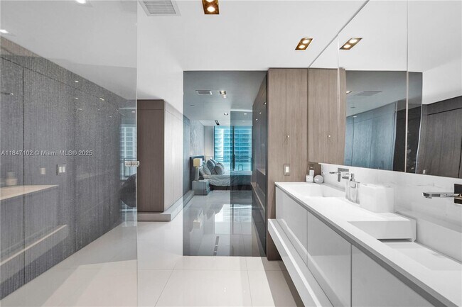 Building Photo - 3535 S Ocean Dr