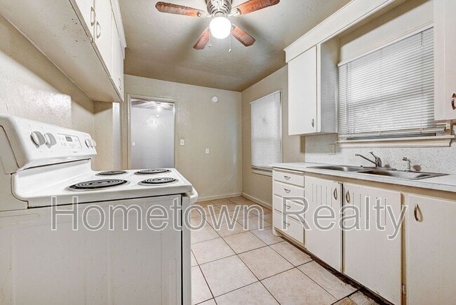 Building Photo - 410 E Steed Dr