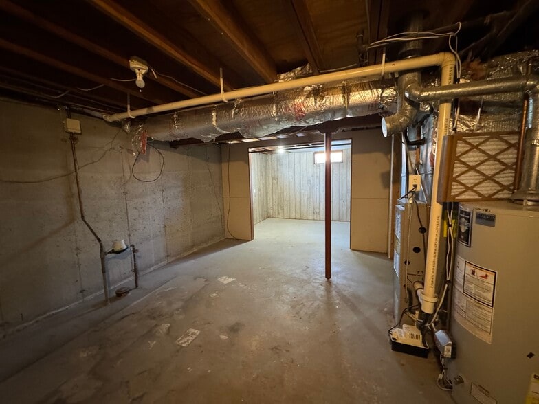 Building Photo - 712 10th St W