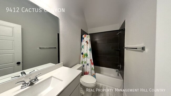 Building Photo - Spacious 4 bedroom with open layout!
