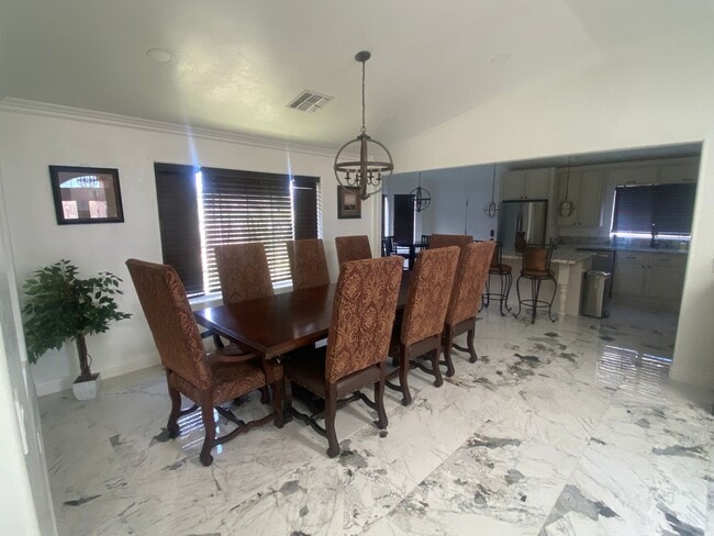 Building Photo - Fully Furnished 3 Bedroom Rental on the Go...