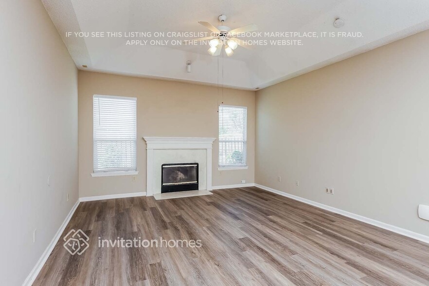 Building Photo - 11836 Lake Fern Dr