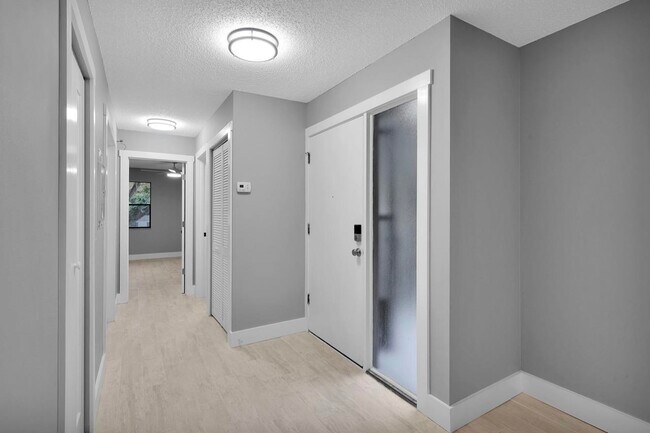 Building Photo - 30 Catalonia Ct