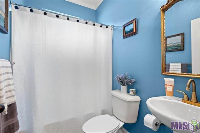 Building Photo - 13009 Roundlake Dr