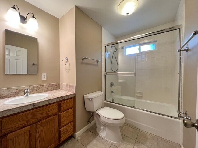 Building Photo - TENTATIVELY RENTED 3 Bedroom 2 Bathroom Na...