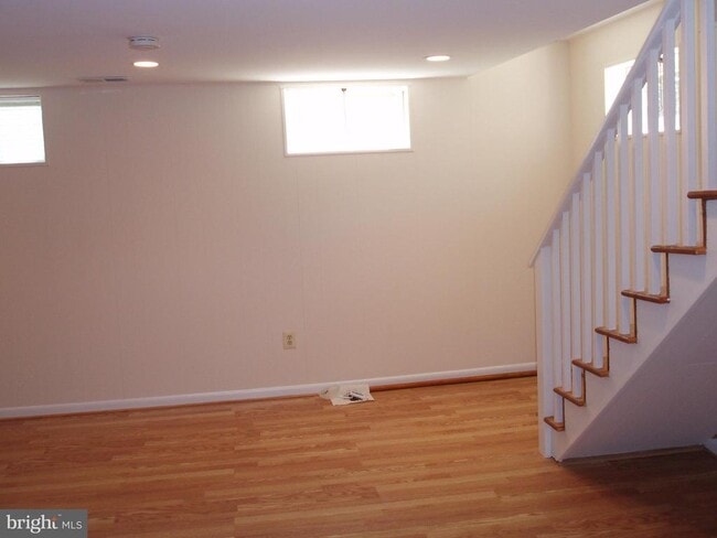Building Photo - 9912 Dickens Ave