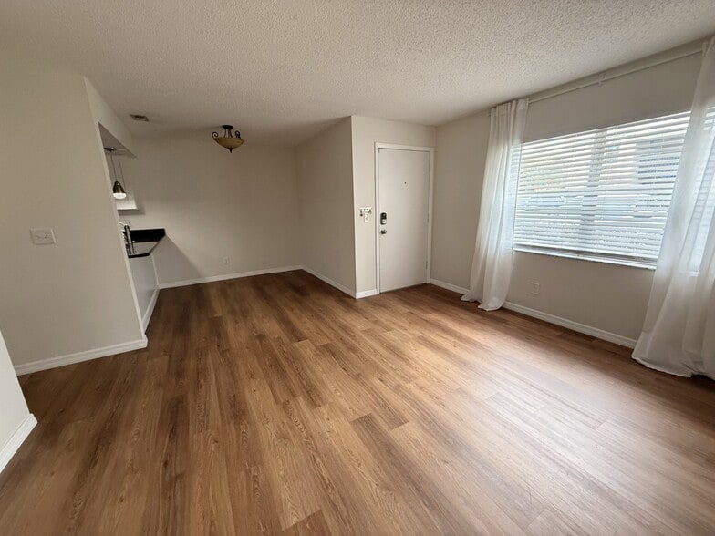 Entrance - 304 S Habana Ave