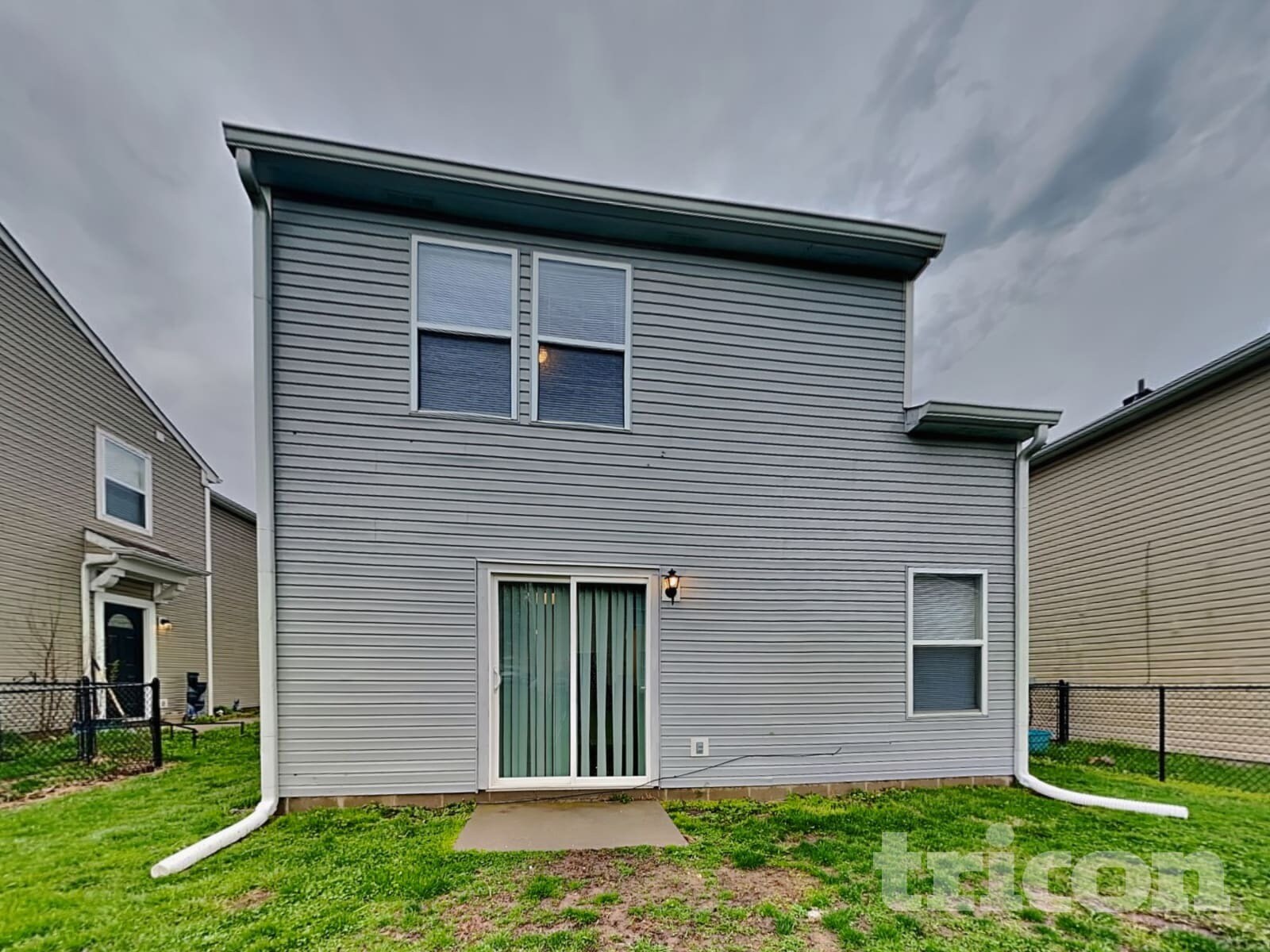 Building Photo - 4468 Connaught Dr E