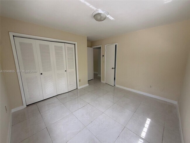 Building Photo - 1194 NW 19th Ave
