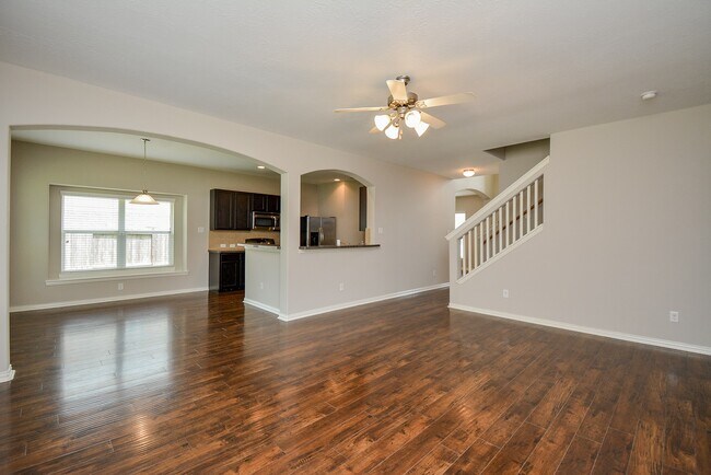 Building Photo - 6003 Hickory Hollow Dr