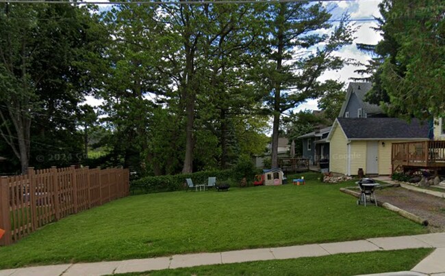 Back yard - 204 Edna St