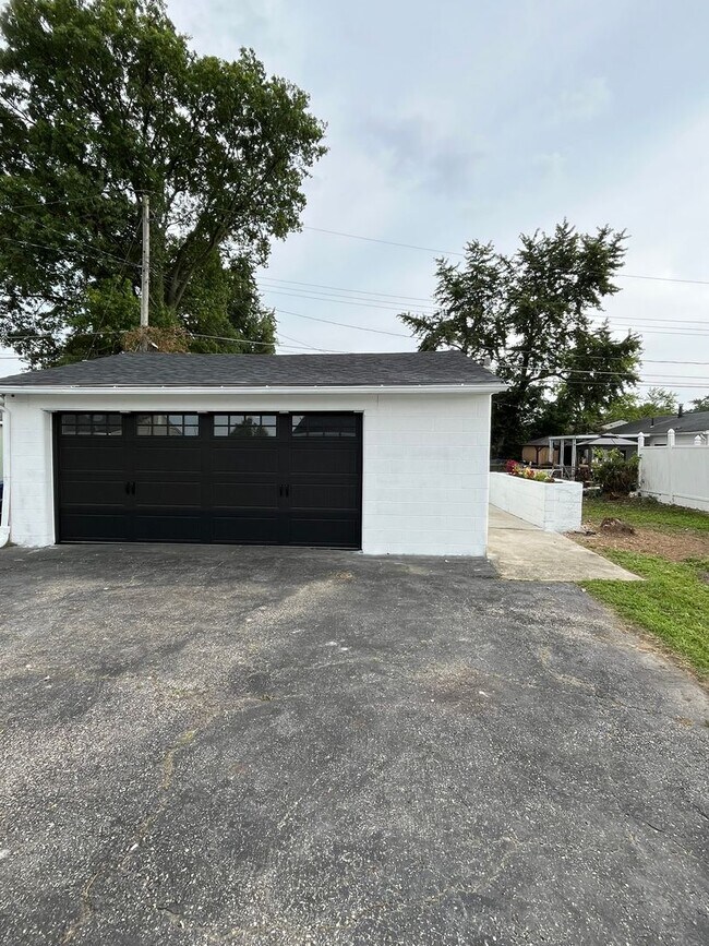 Building Photo - Beautifully Renovated 3-Bedroom Ranch with Open Floor Plan & 2-Car Garage