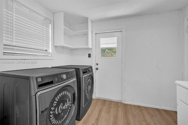 Building Photo - 5096 SW 28th Terrace