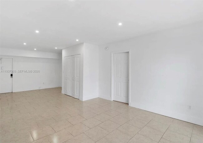 Building Photo - 14013 SW 90th Ave