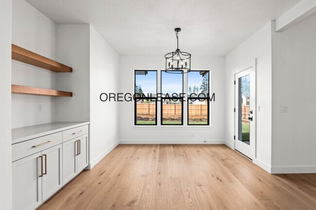 Building Photo - Gorgeous New Construction in Brand New Veneta Subdivision