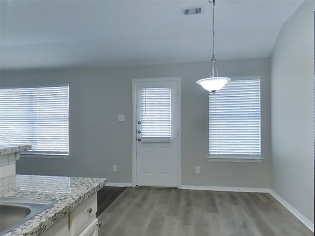 Building Photo - 2002 Briar Grove Dr