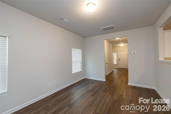 Building Photo - 142 S Bell Ave