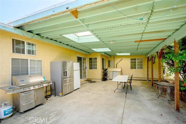 Building Photo - 14012 Sayre St